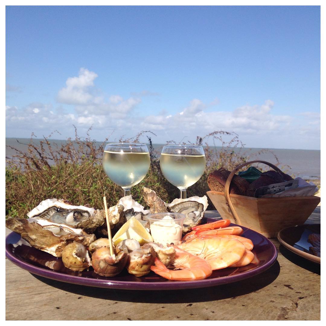 Lincontournable plateau de fruits de mer frais  lle dehellip